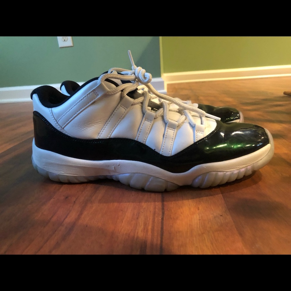 Sz 13 slight crease